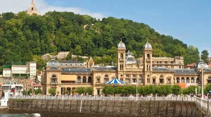 20140929111517341200_shutterstock_104014817_View of the city San Sebastian, Spain.