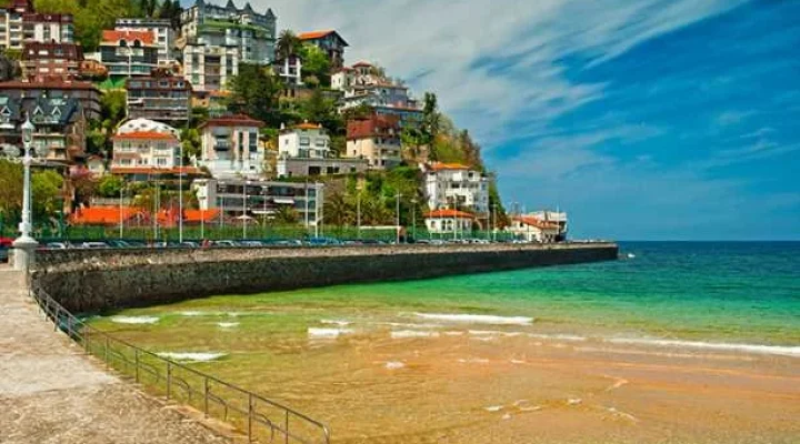 20140929111522359200_shutterstock_139540724_Beach of San Sebastian, Spain