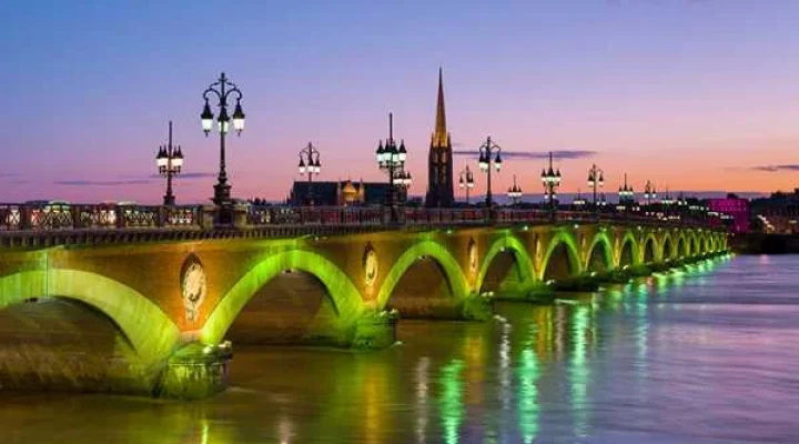20140929174336217600_shutterstock_160917512_Cityscape of Bordeaux at a summer night