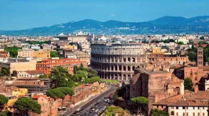 20150526103029224400_Ariel view of The Colosseum in Rome - Italy. shutterstock_103780211