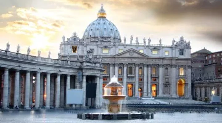20150526103123418800_Basilica di San Pietro, Vatican, Rome, Italy shutterstock_71792113