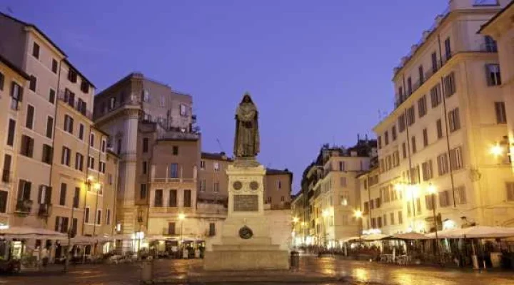 20150526103147505200_Blue hour Campo dei Fiori with statue statue of Giordano Bruno, Rome, Italy shutterstock_43120471